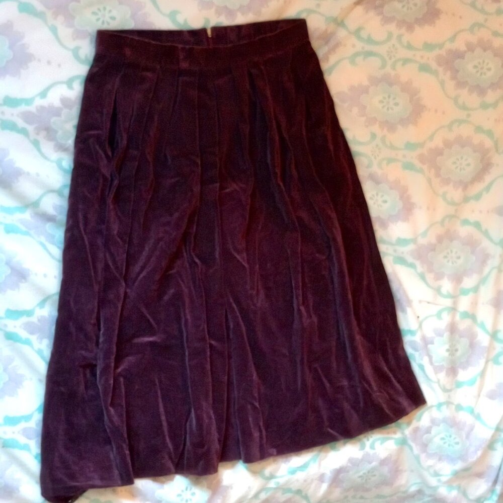 CLAUDE xs women's vintage dark purple velvet-feeling skirt knee length